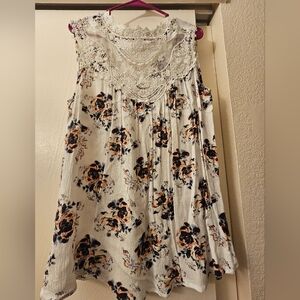 Torrid floral blouse with lace